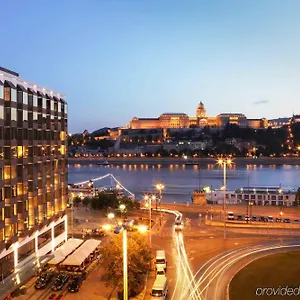 Sofitel Chain Bridge מלון